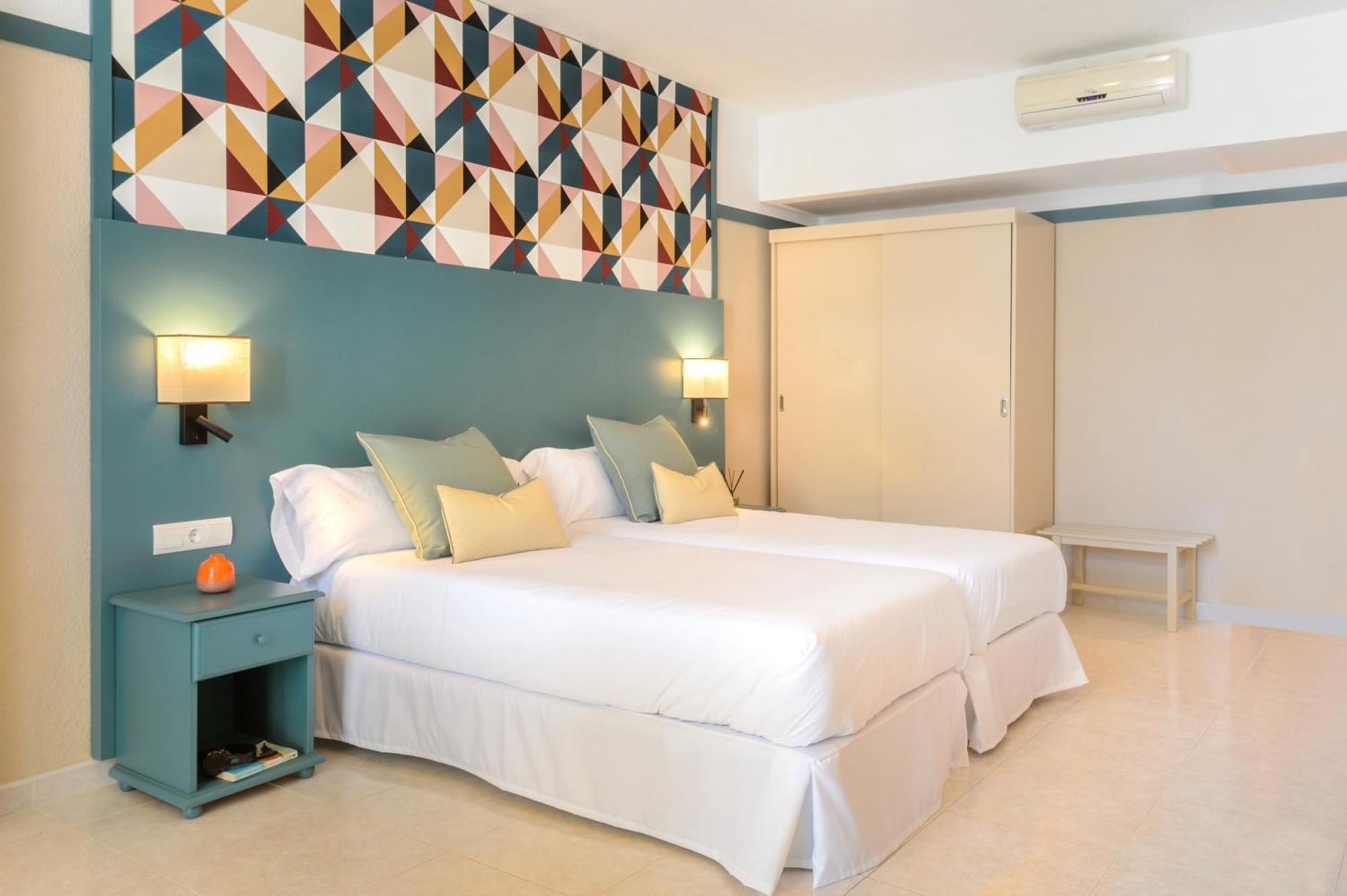 Aparthotel Vibra Club Maritim San Antonio  Bagian luar foto